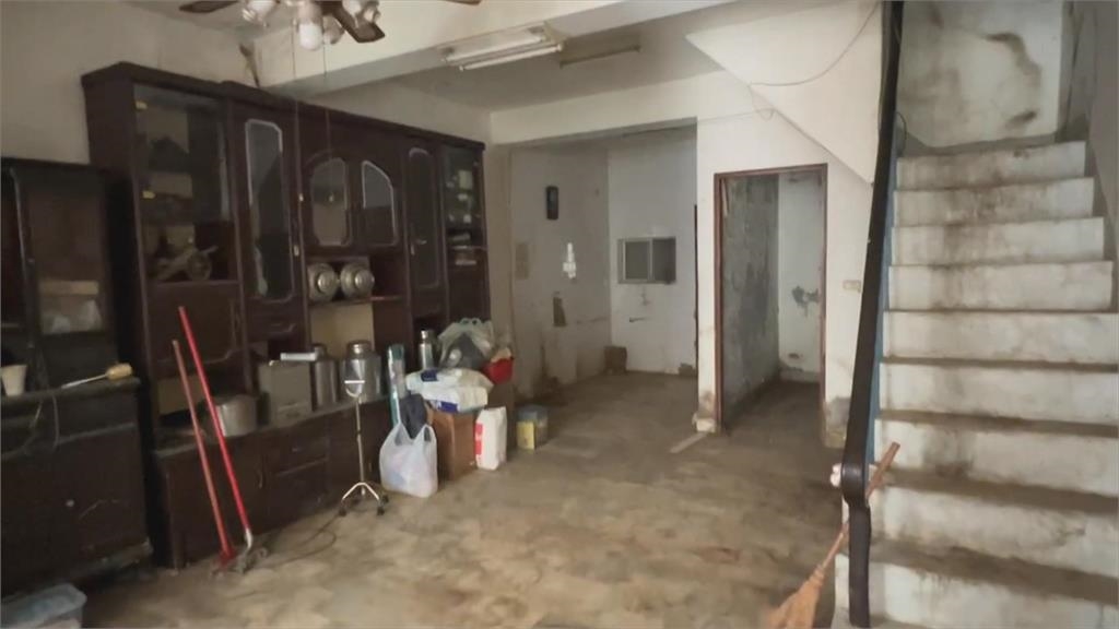 大清掃!台南北區公所動員百名志工 清理20噸垃圾屋