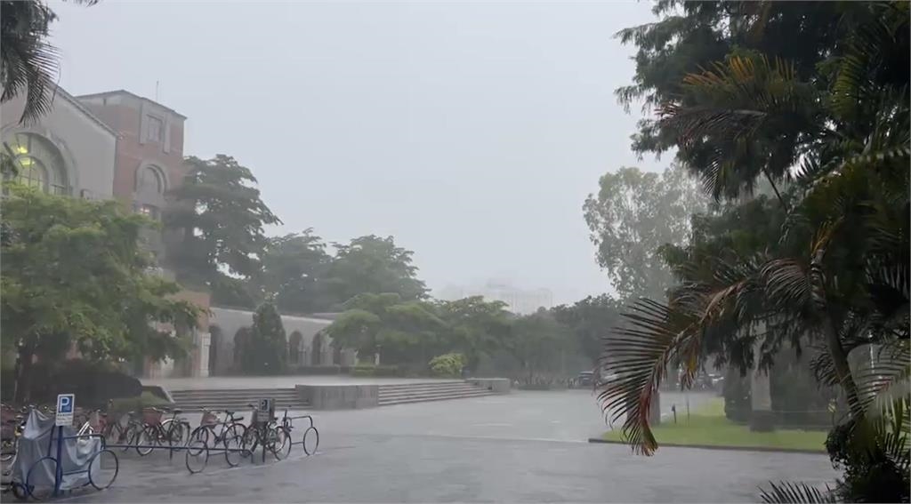 圖輯／大雷雨狂炸新北市！　新店區發布一級淹水警戒