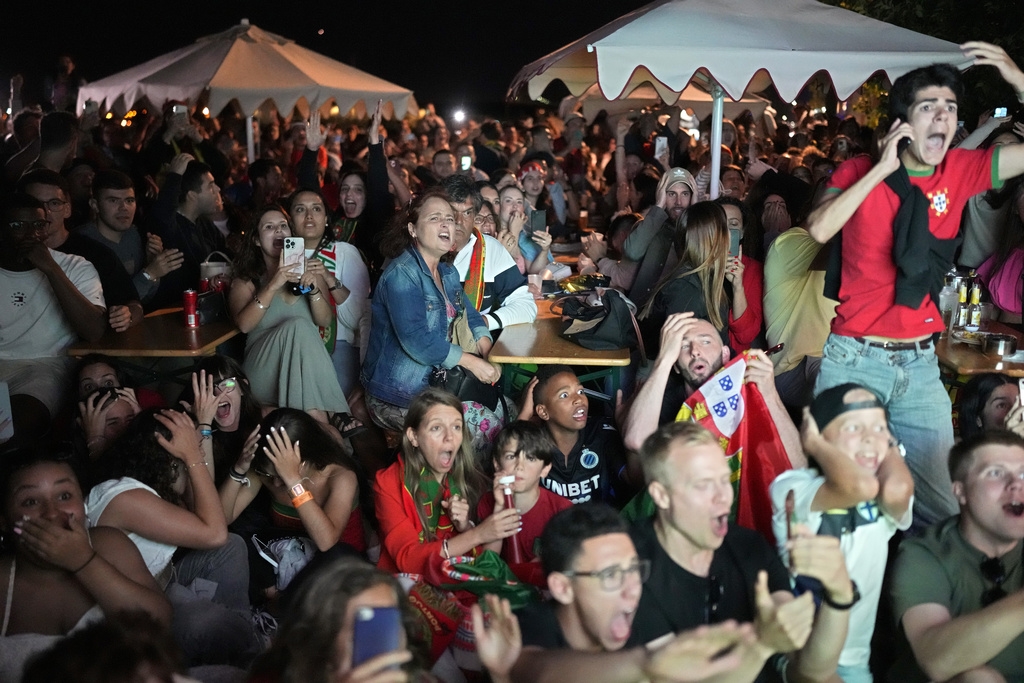 足球/歐國盃葡萄牙PK戰勝驚險晉8強 C羅延長賽12碼沒進自責落淚