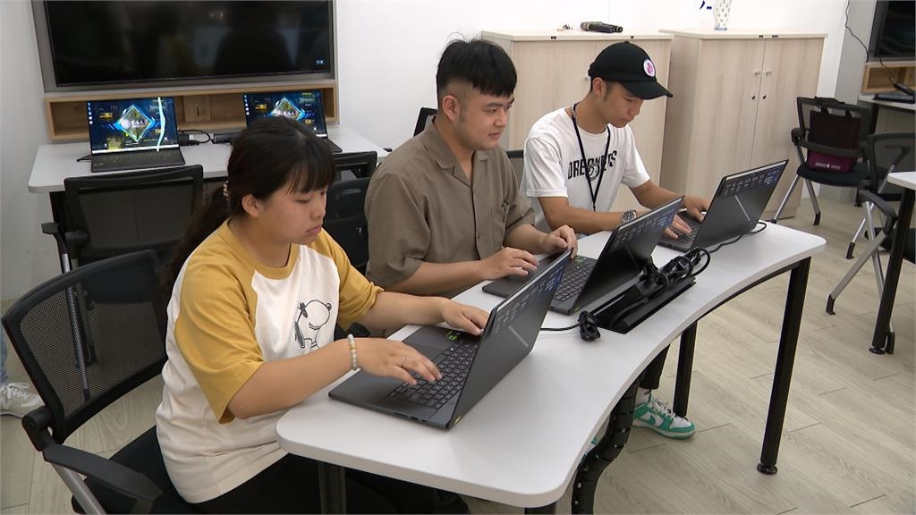 優質數位學習環境 東海大學「AI筆電教室」啟用