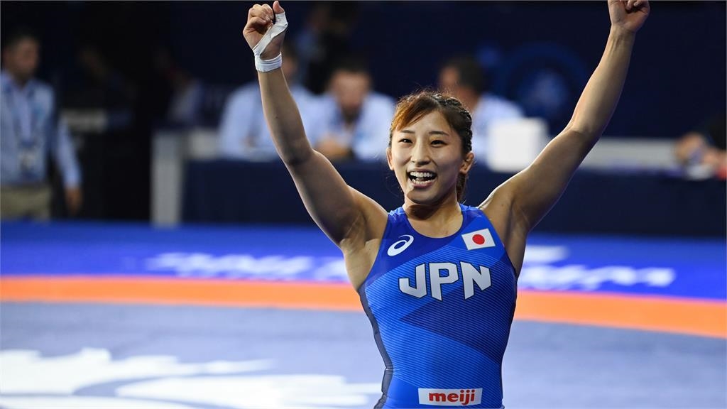 巴黎奧運/日本角力女神「超粗麒麟臂」轟炸!私下真面目判若兩人…網暈:太萌