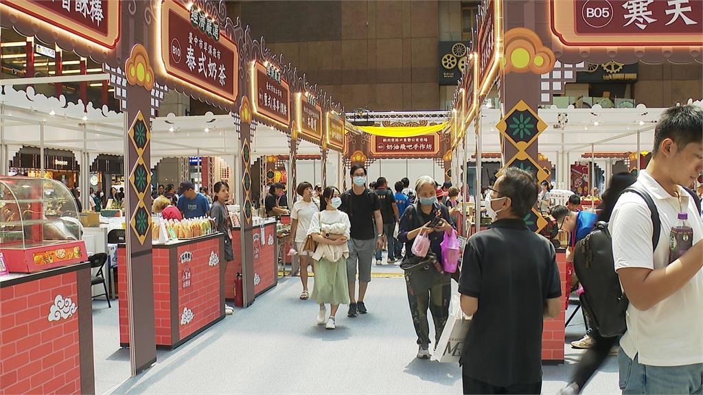 台灣市博會北車登場 「靈堂風夜市」布景爆紅