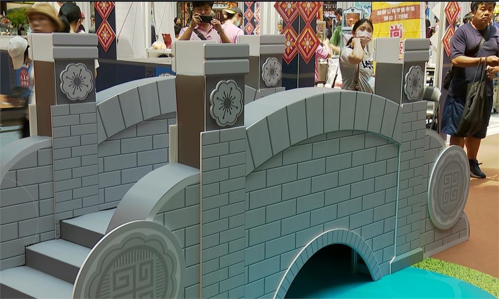 台灣市博會北車登場 「靈堂風夜市」布景爆紅