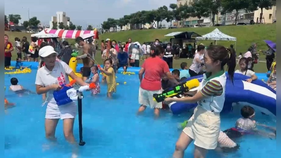 對抗酷暑！彰化員林潑水節登場　台中現移動水樂園搶攻暑假親子客