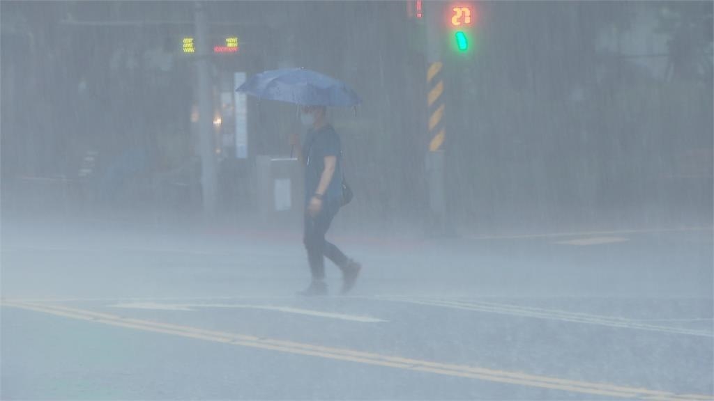 雨區擴大!10縣市大雨特報 一路下到晚上 雨區擴大!10縣市大雨特報 一路下到晚上