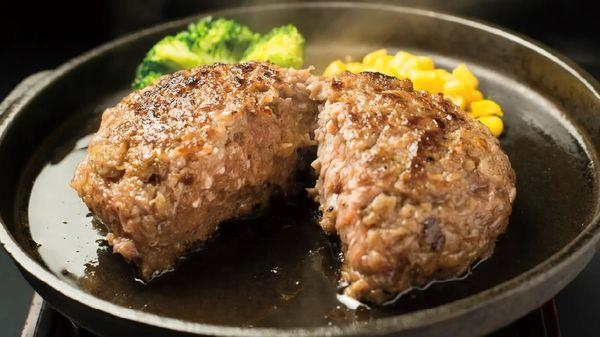 主打鐵板風味、入口即化　日本和牛漢堡插旗中山區