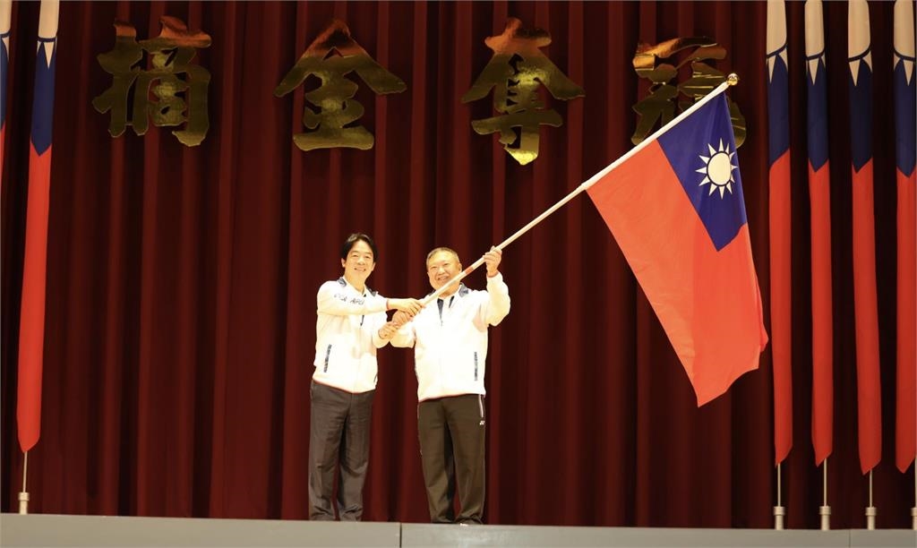 奧運/台灣隊出征巴黎奧運倒數計時 總統賴清德親授旗發加菜金