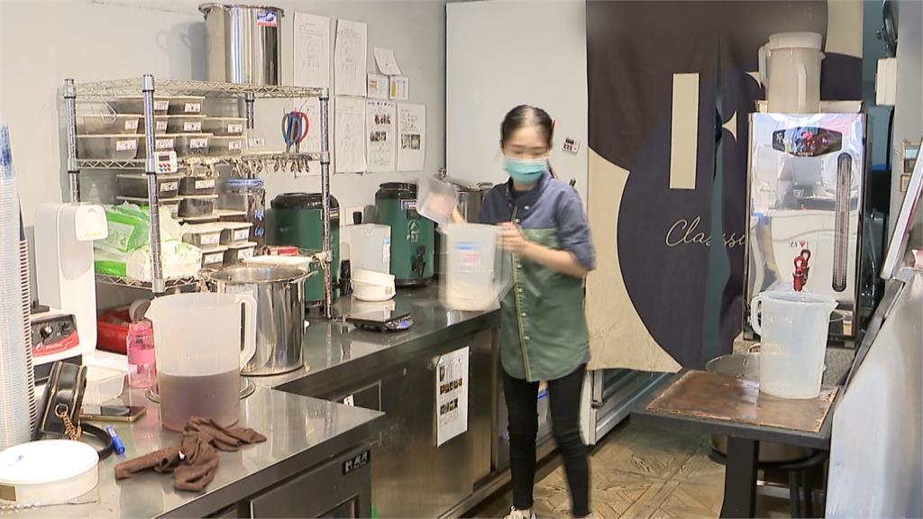 手搖店員列「4種最煩的客人」 同行加碼:百香果飲料要求去籽 手搖店員列「4種最煩的客人」 同行加碼:百香果飲料要求去籽