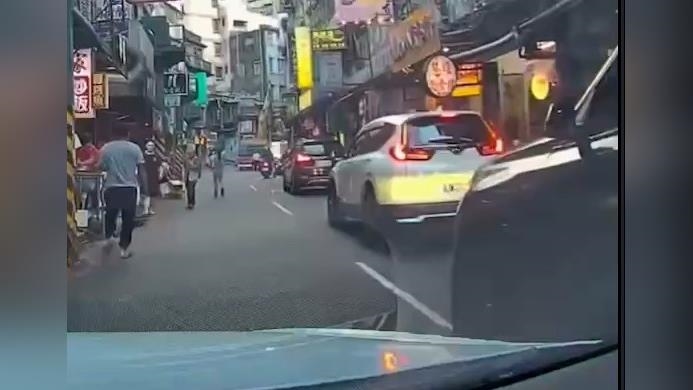 基隆道路普遍狹窄　一輛車「臨停」就進退兩難惹民怨
