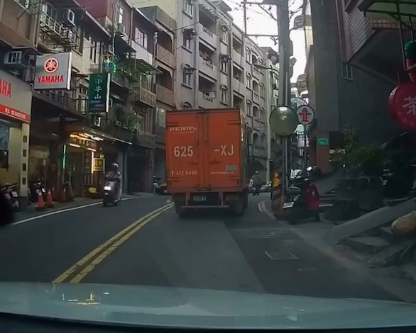 基隆道路普遍狹窄　一輛車「臨停」就進退兩難惹民怨