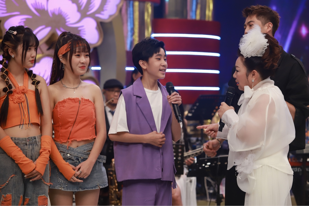 《超級冰冰Show》鄧品硯國台日三聲道唱「淚光閃閃」主題曲 美聲感動全場