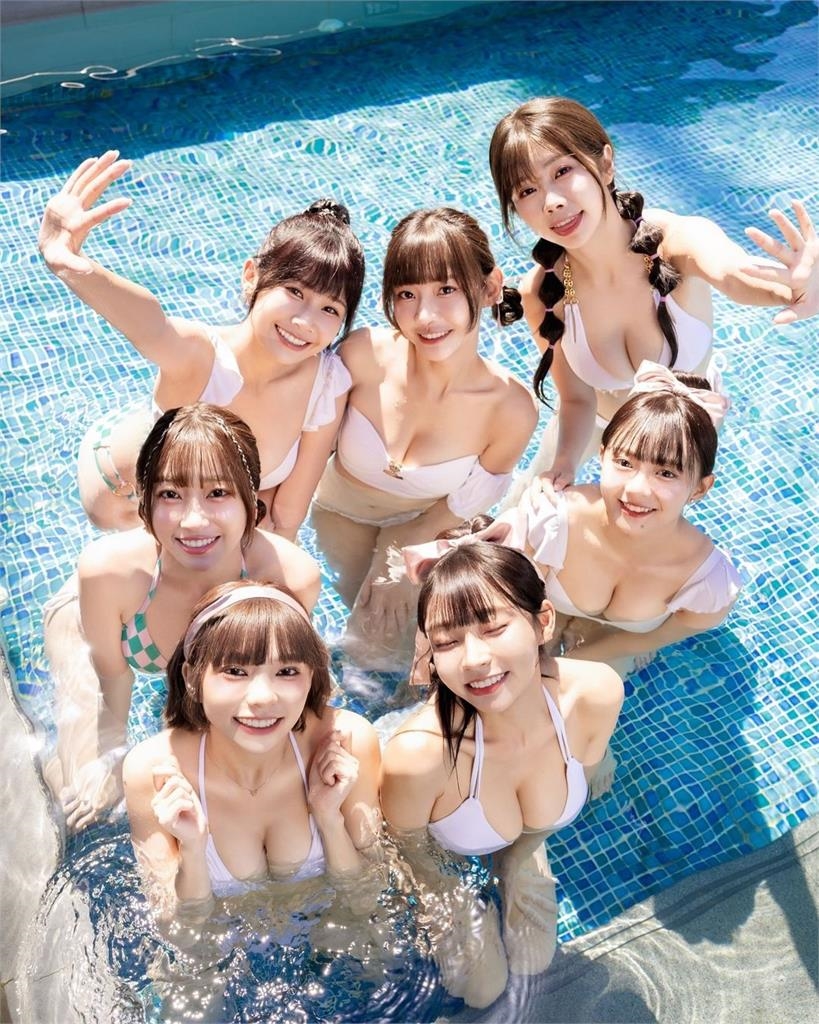 小龍女7成員辣穿「純白比基尼」!詩雅「誠意輾壓」逼出大boss網沒了