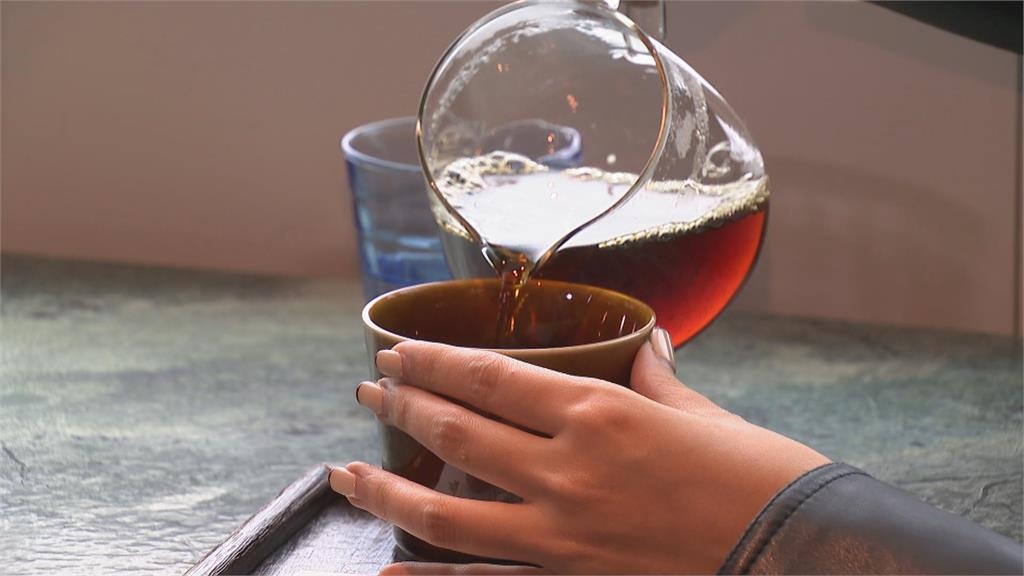 氣候變遷蟲害肆虐 LED誘導系統守護咖啡紅寶石