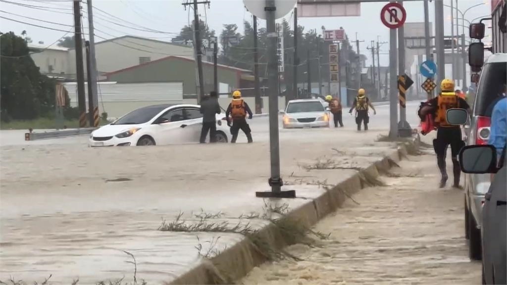 大湖口溪暴漲！　雲林斗南水淹逾半個人高