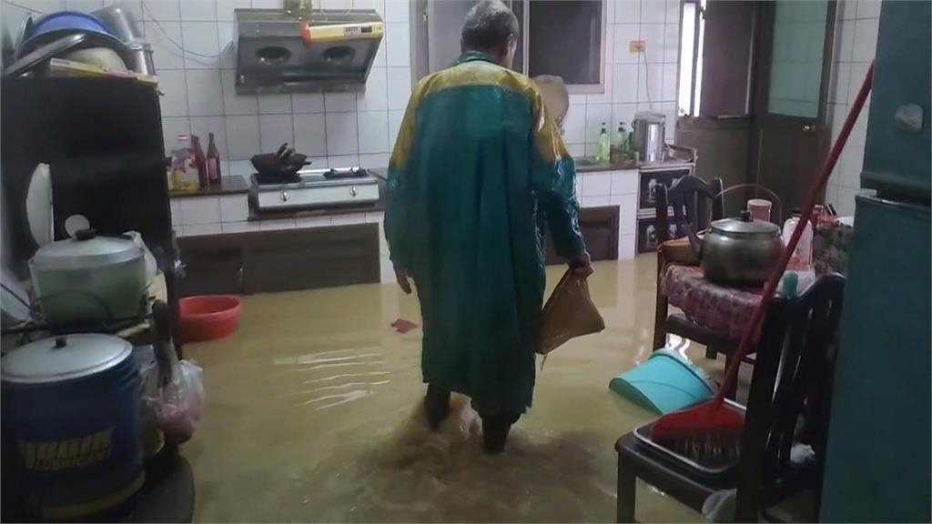 大湖口溪暴漲！　雲林斗南水淹逾半個人高