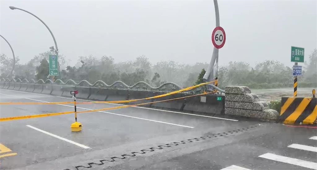 快新聞／水要淹上來了！高屏溪、旗山溪水暴漲　3橋緊急預防性封閉