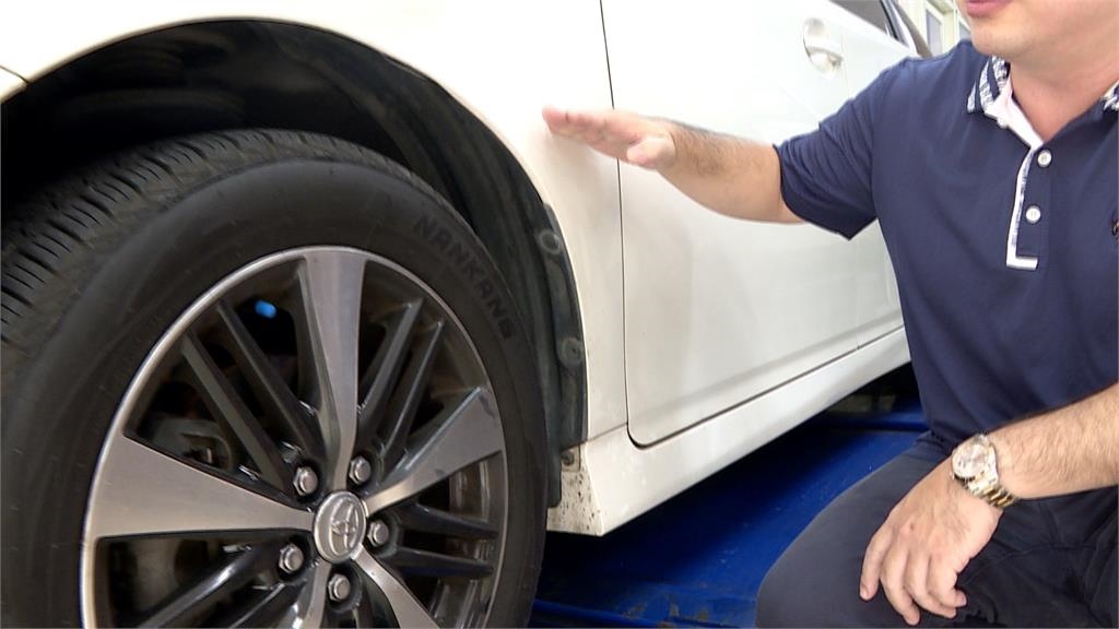 車輛泡水怎麼救? 維修廠提醒「水淹到這邊」立刻熄火