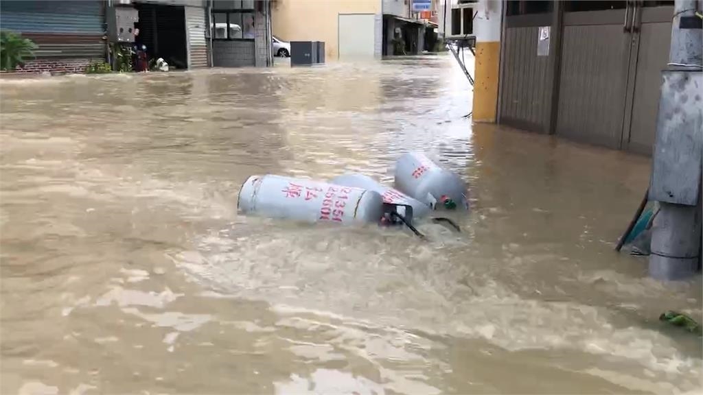 台南新營區「後鎮排水」潰堤　雨繼續下！鹽水區淹成汪洋