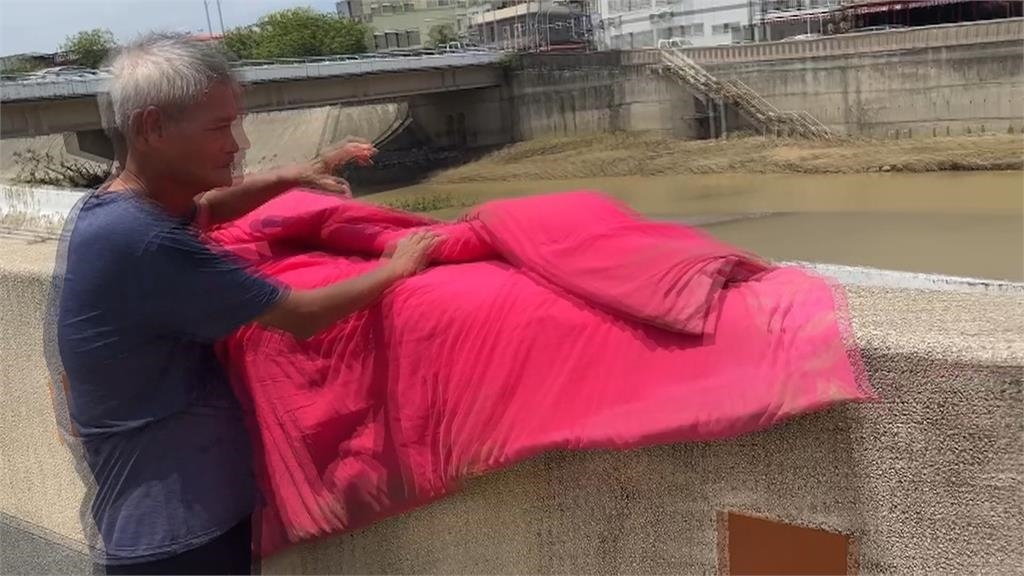 高雄美濃淹逾1米!中央編預算補助 國軍進駐幫清淤泥 居民忙善後