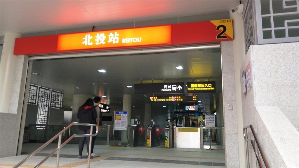 北捷北投站信號異常 鐵道竄煙霧「啟動公車接駁」 北捷北投站信號異常 鐵道竄煙霧「啟動公車接駁」