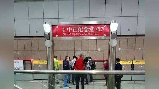 北捷驚傳列車有燒焦味! 緊急清空車廂480人 北捷驚傳列車有燒焦味! 緊急清空車廂480人