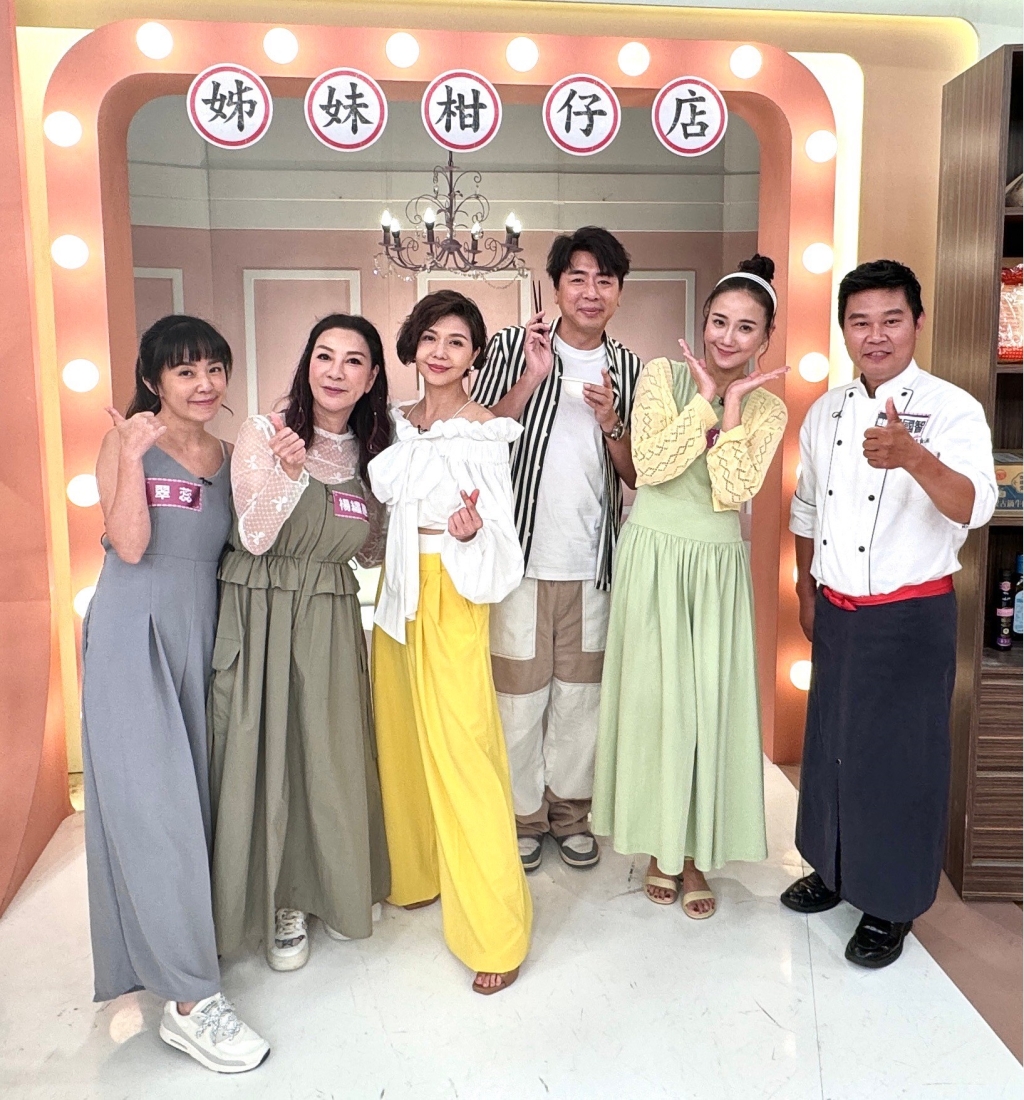 《姊妹亮起來》楊繡惠早期廟會尬演 歌仔戲唱到頭是古代人 身上變成三點式?!