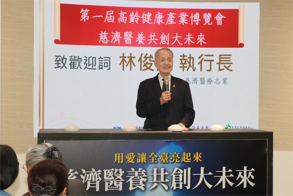 慈濟研發880健康管理照護系統 總統親頒獎