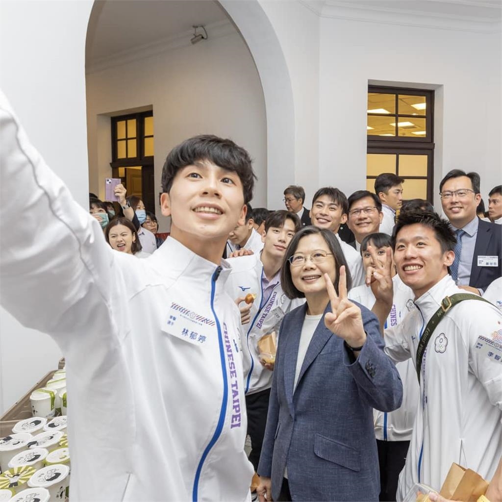 遭JK羅琳亂噴!《時代雜誌》引用蔡英文貼文:台灣政府、民眾力挺林郁婷