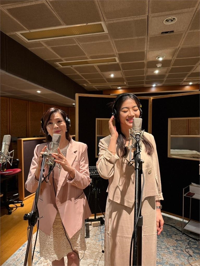 今天不播新聞  改唱「如是我聞」 七月教孝月    女主播合唱佛曲傳大愛 　