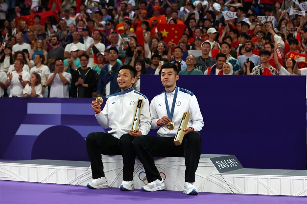 快新聞/麟洋配摘金二連霸太嗨! 賴總統曝「整晚沒睡」:開心到跳起來