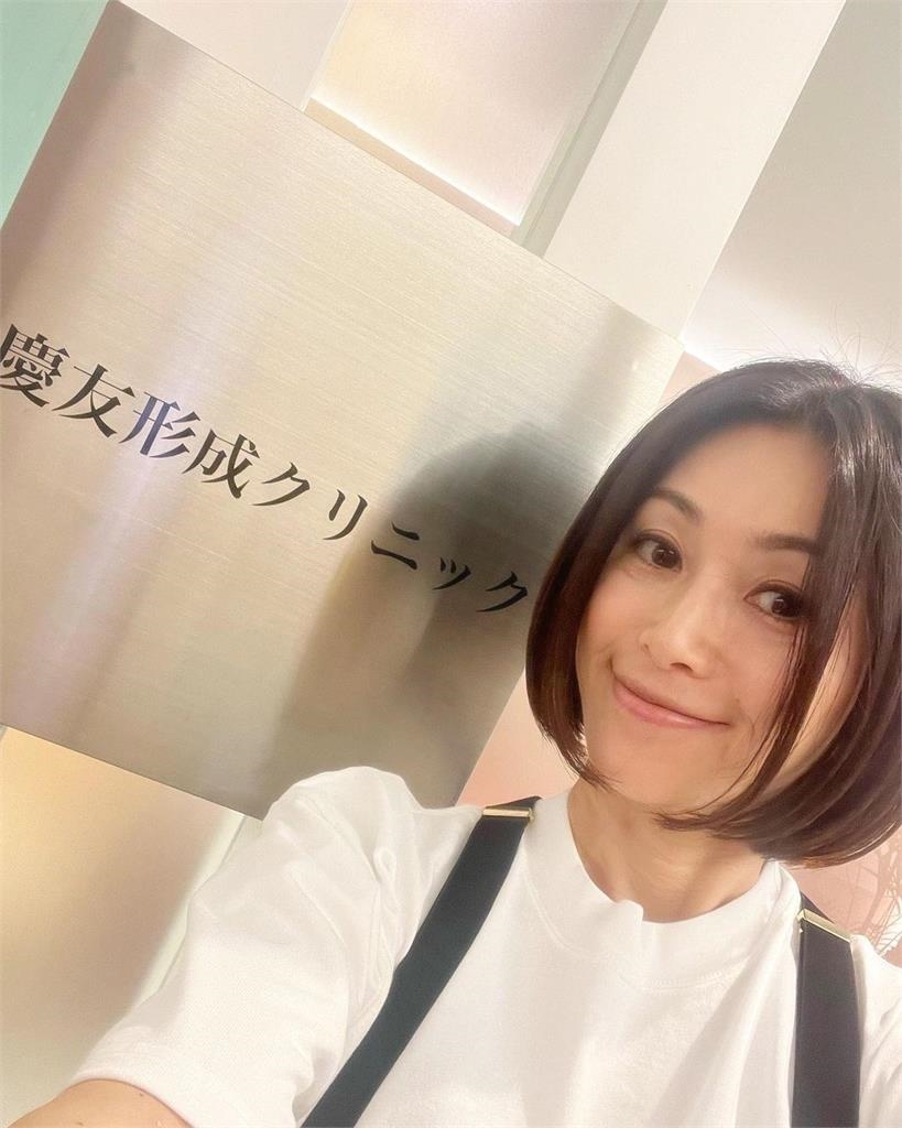 「擋泥板女神」酒井法子怎麼了?53歲真面目大變形…網嚇爛:挑戰太大