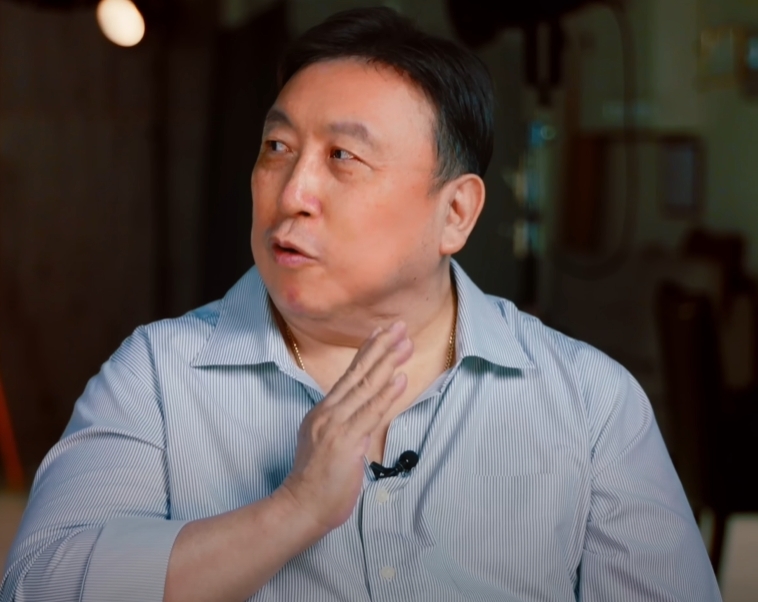 「星爺」片場耍大牌決裂《賭神》名導?王晶抖出周星馳黑料:以後不合作!