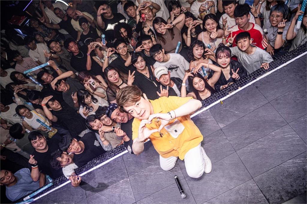 翁立友台中夜店開唱初體驗　電音版「我問天」嗨翻全場