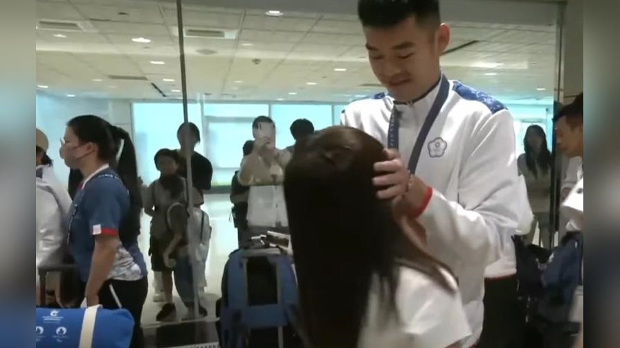 超閃！陳詩媛親接機王齊麟　甜喊驚喜禮物「就是我本人」