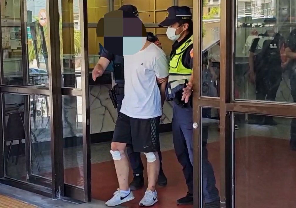 花蓮男子酒駕狂喊「我要找媽媽」 被帶回警局圖揮拳毆打員警遭壓制