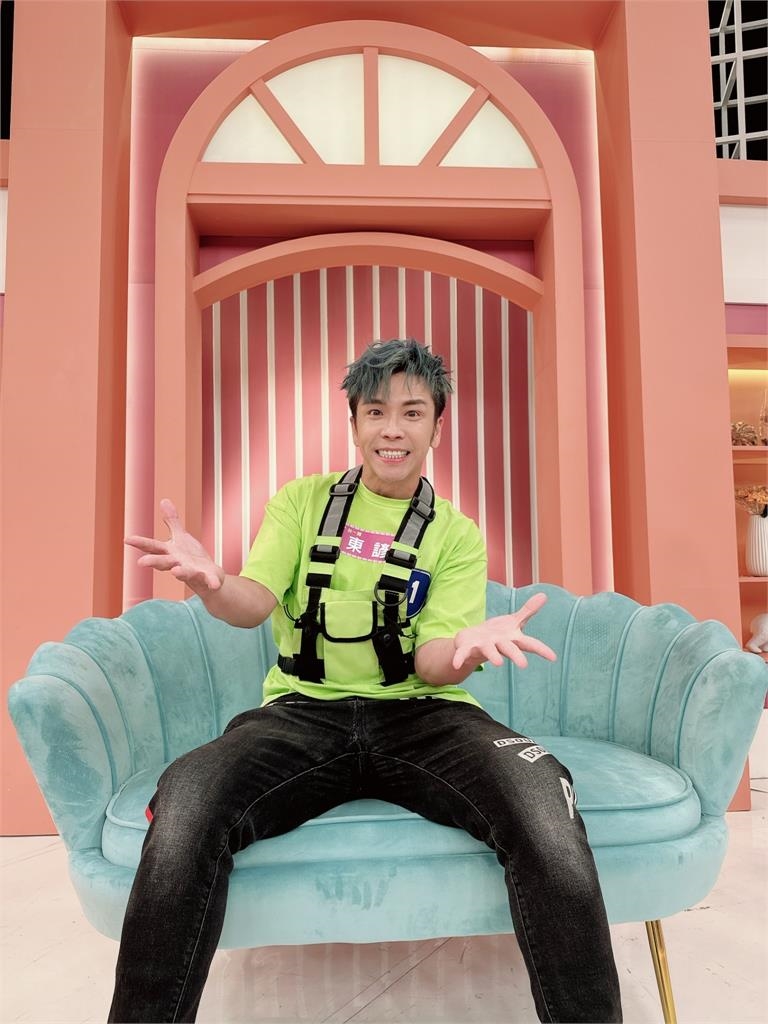 台一線東諺當海軍用牙膏洗澡消暑！阿嬤幫阿玟刮痧到皮膚受傷