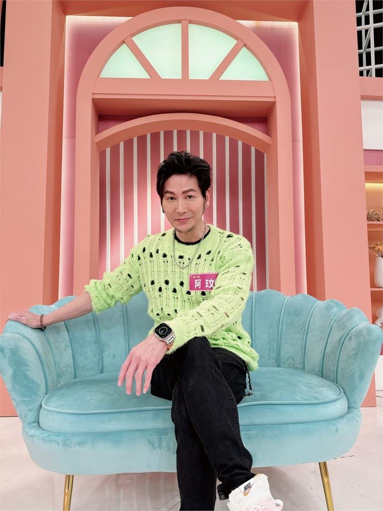 台一線東諺當海軍用牙膏洗澡消暑！阿嬤幫阿玟刮痧到皮膚受傷