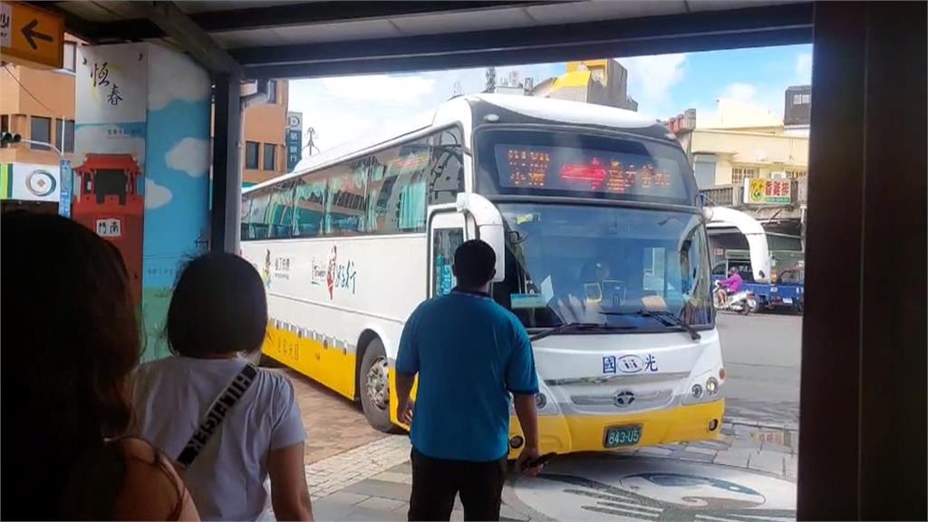 女欲搭短程遭客運司機拒載 乘客見義勇為爆口角