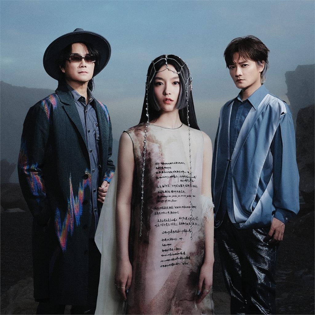 建寧老師組「飛兒樂團3.0」!網見「新成員」傻眼:是在cosplay?