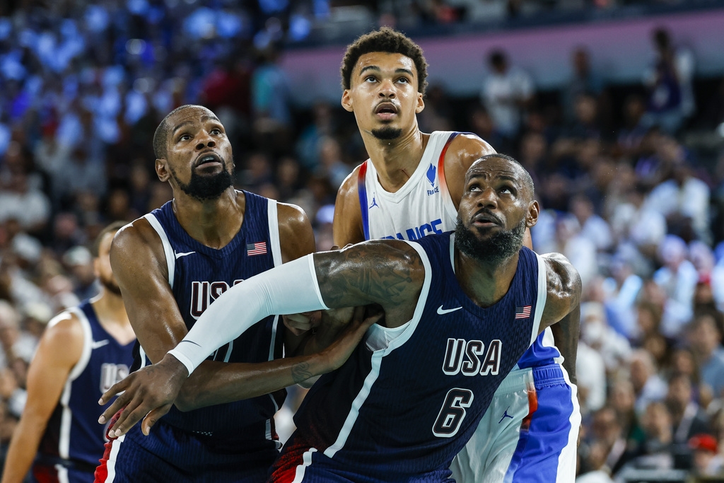 奧運(影)/詹皇也會無敵天勾!LBJ復刻12年前神作 魔性笑聲喊「無解招式」