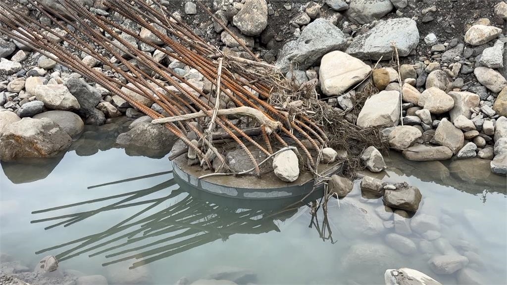 南投水里民生橋重建 新橋墩鋼筋「凹折」 民眾:安全嗎?