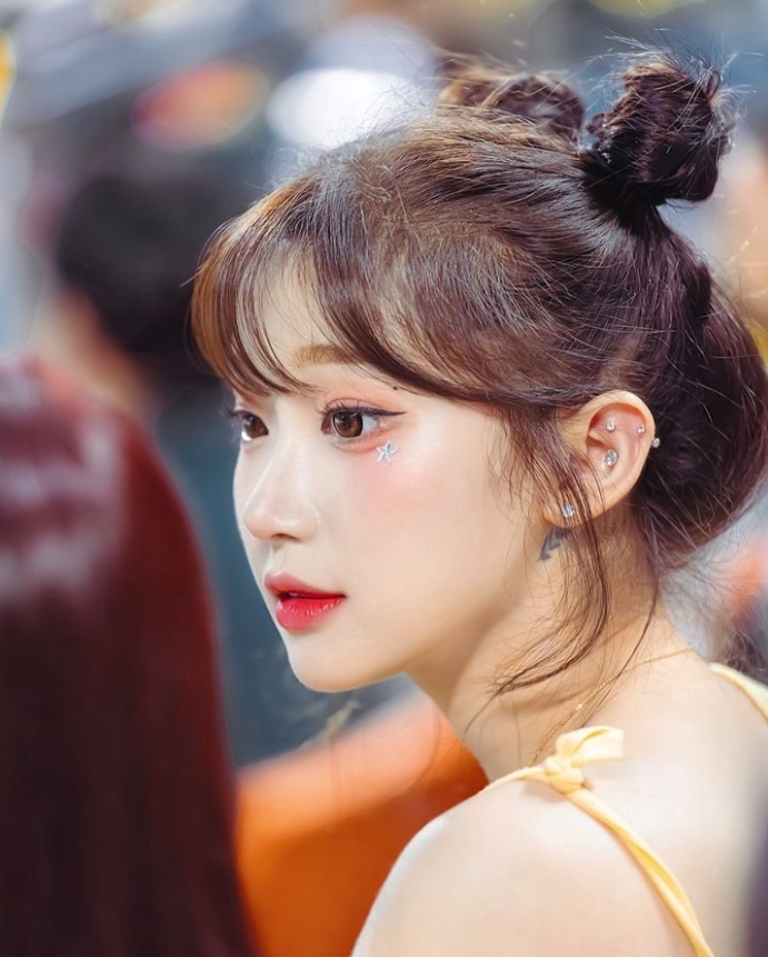 啦啦隊AI李珠珢「娃娃濃妝全卸」無人認出!19歲真面目…網嚇:同1人?