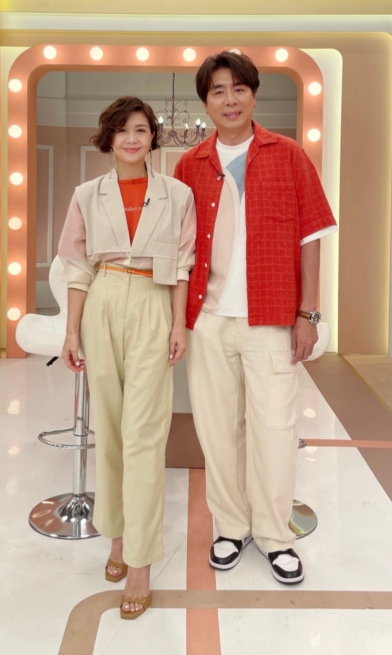 《姊妹亮起來》靜香老爸討厭上醫院 骨裂包石膏拿鋸子拆?!