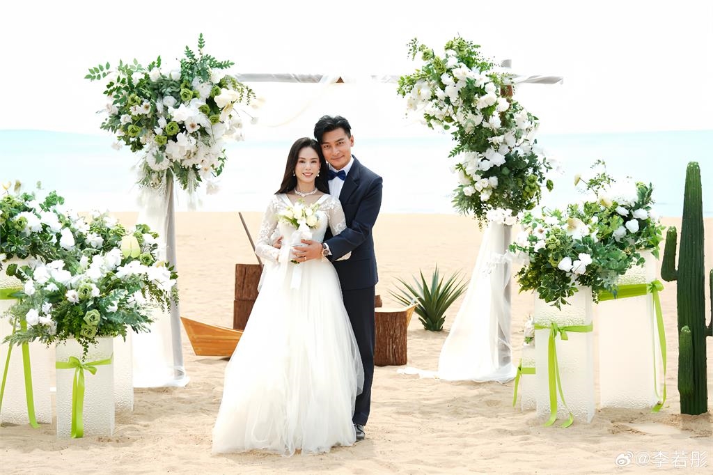 「最美小龍女」李若彤突曬婚紗照?男方是小16歲的「他」粉絲秒破防!