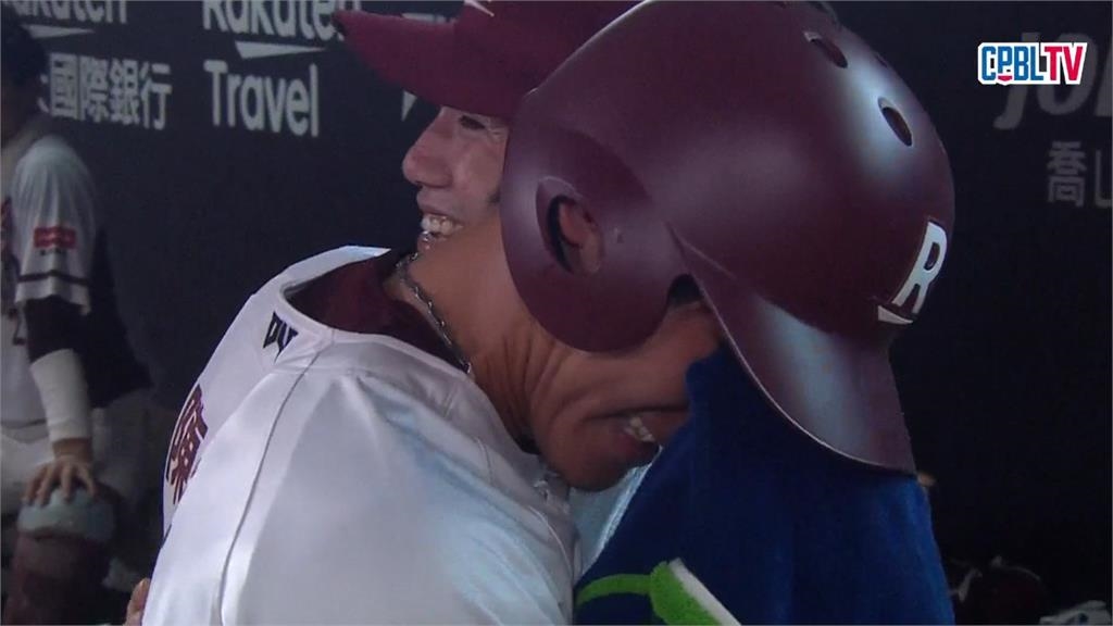 中職(影)/銜哀開轟情緒激動!陳晨威場邊頻拭淚 盜壘王躍居桃猿全壘打王