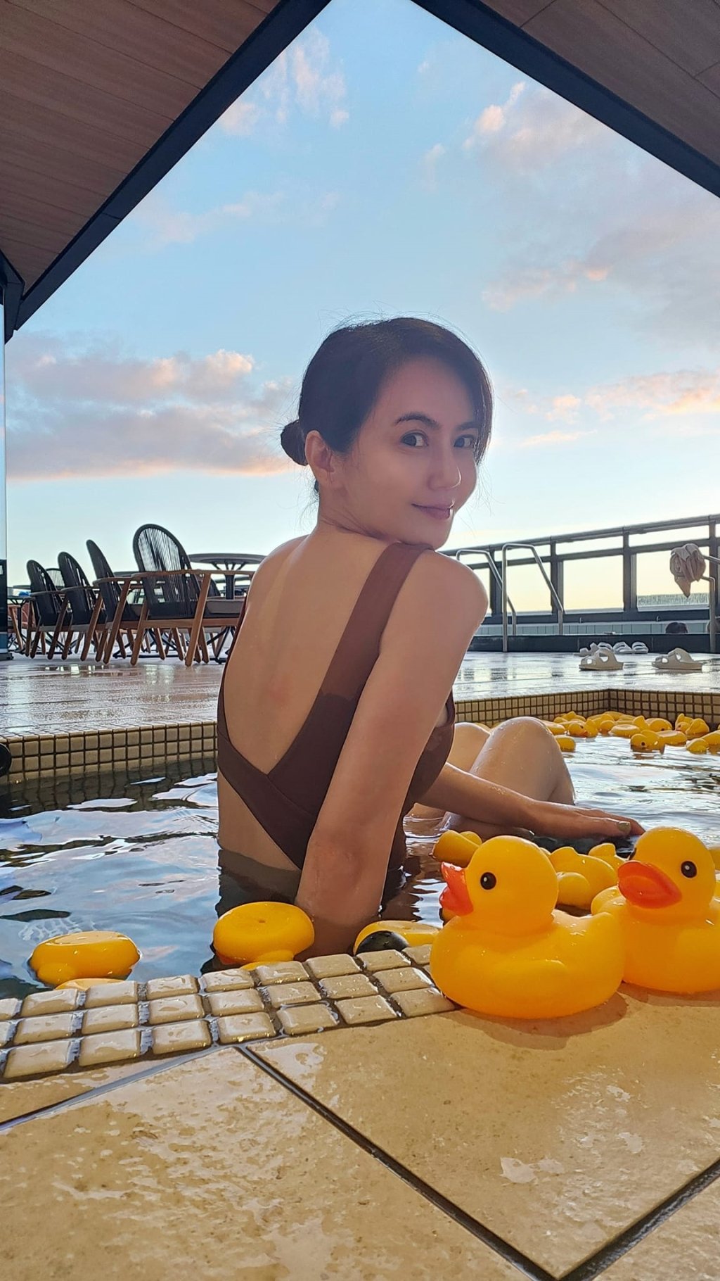 看不出來要50歲！八點檔女星簡沛恩「素顏真面目曝光」凍齡美貌網看傻