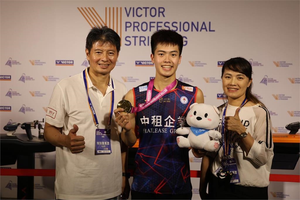 羽球(影)/韓國賽摘銀卻傳肩傷!台灣男單李佳豪健康回歸盼台北賽封王