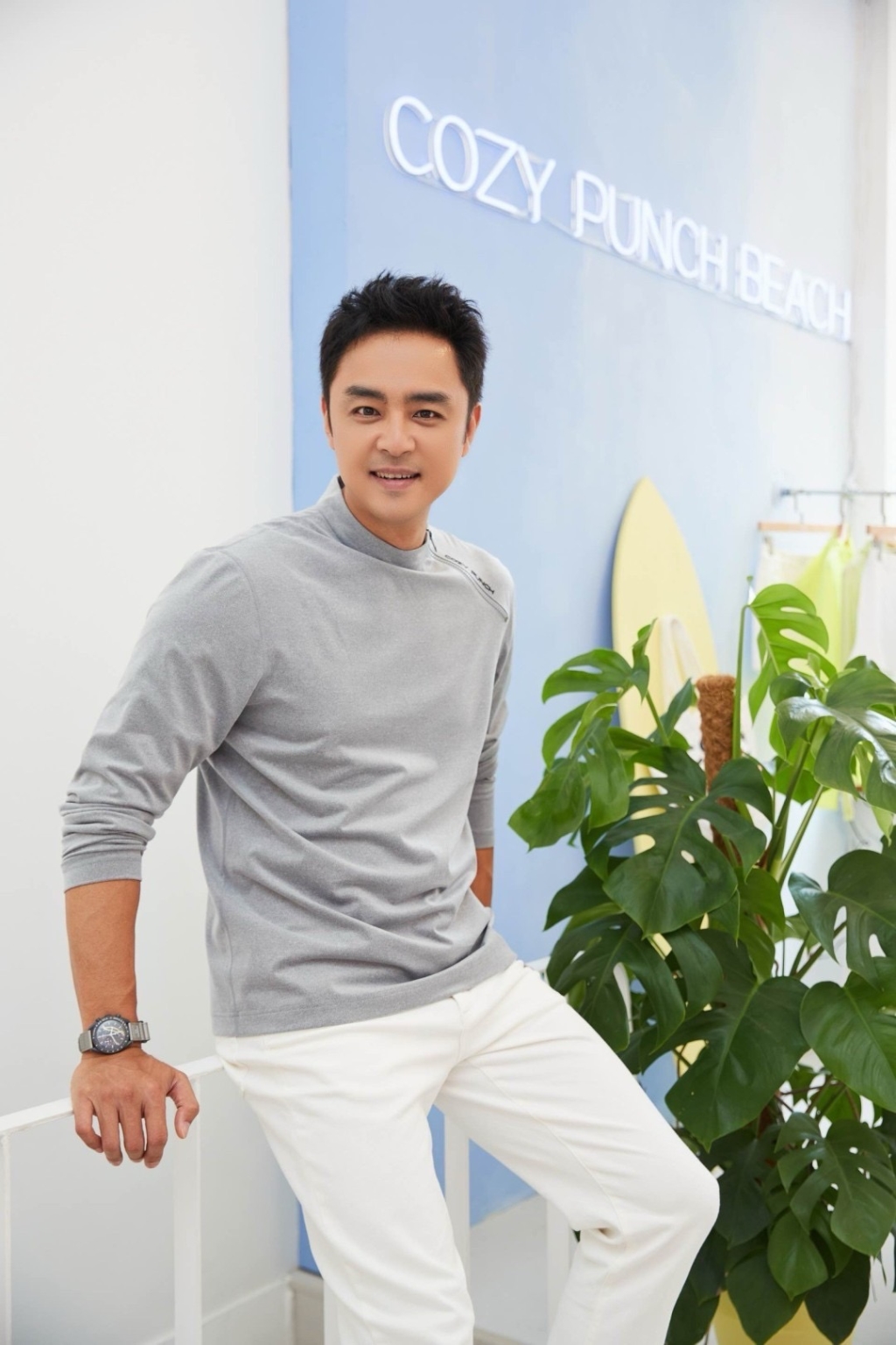 雙喜臨門 男神明道直播流量創藝人之最！ 近逼10億營收！又扮霸總攜手合作國際品牌