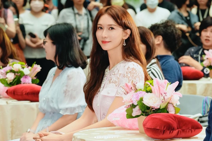 林志玲8年前「比基尼照」辣翻天！濕身造型配「傲人雙峰」太犯規！