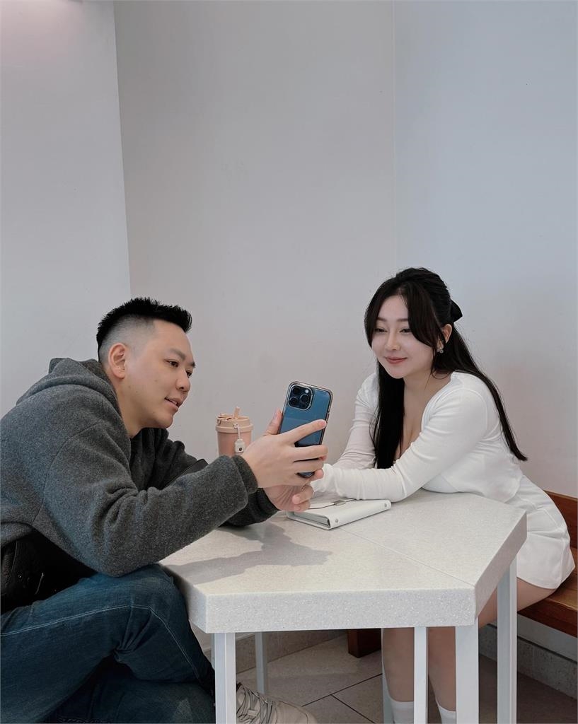 老公遭爆包養嫩妹!天后闆妹直播「曬身分證澄清」:女人何必踐踏女人